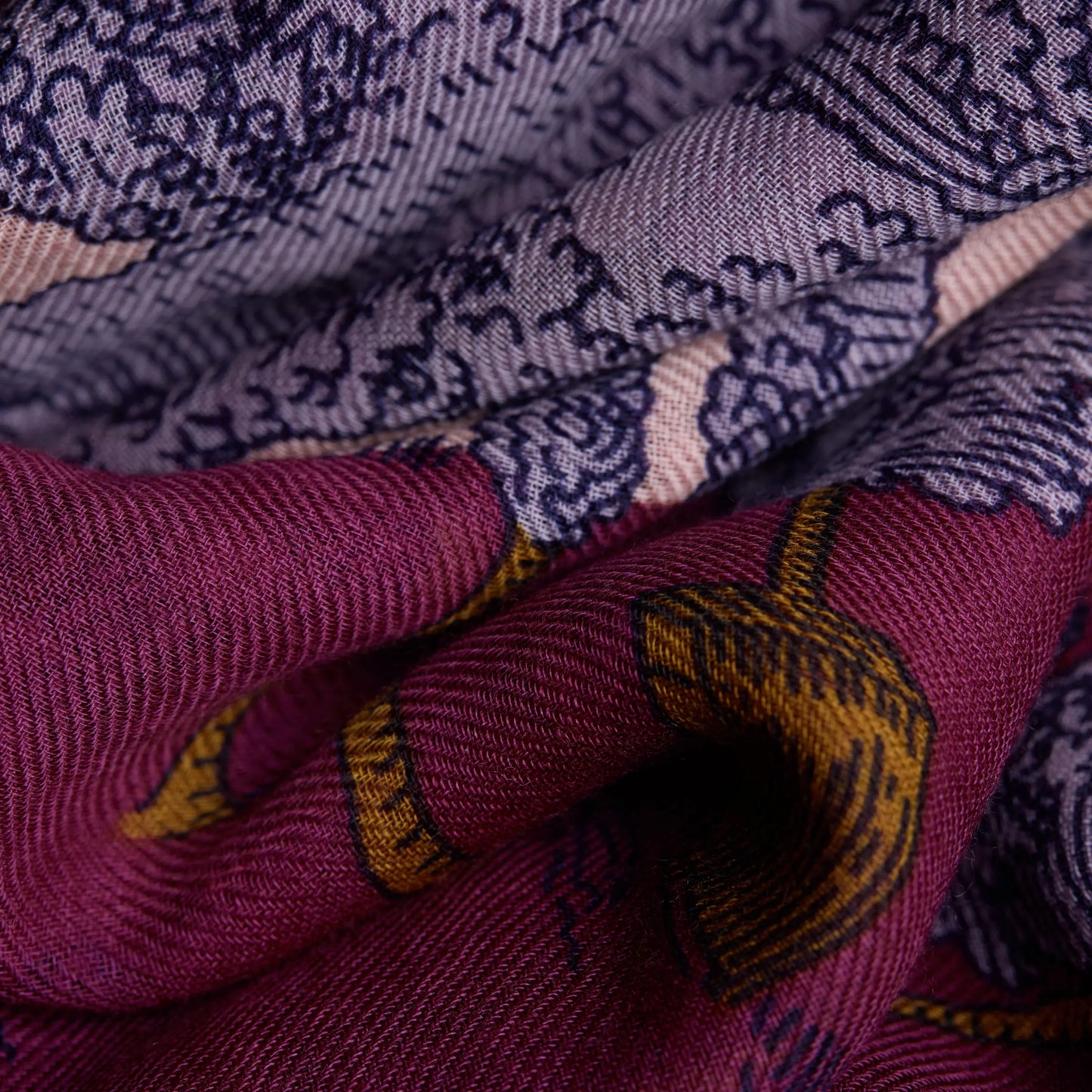 Quatre Saisons Scarf - Fuchsia